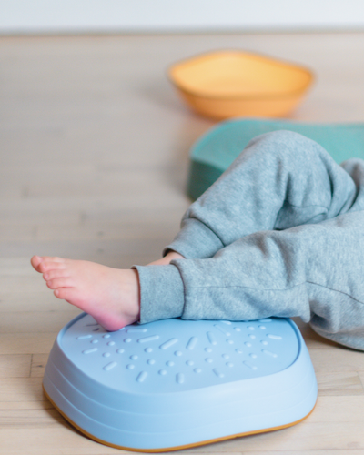 Legeguide til TUMLE TRÆDESTEN™ – Fra baby til tumling i bevægelse